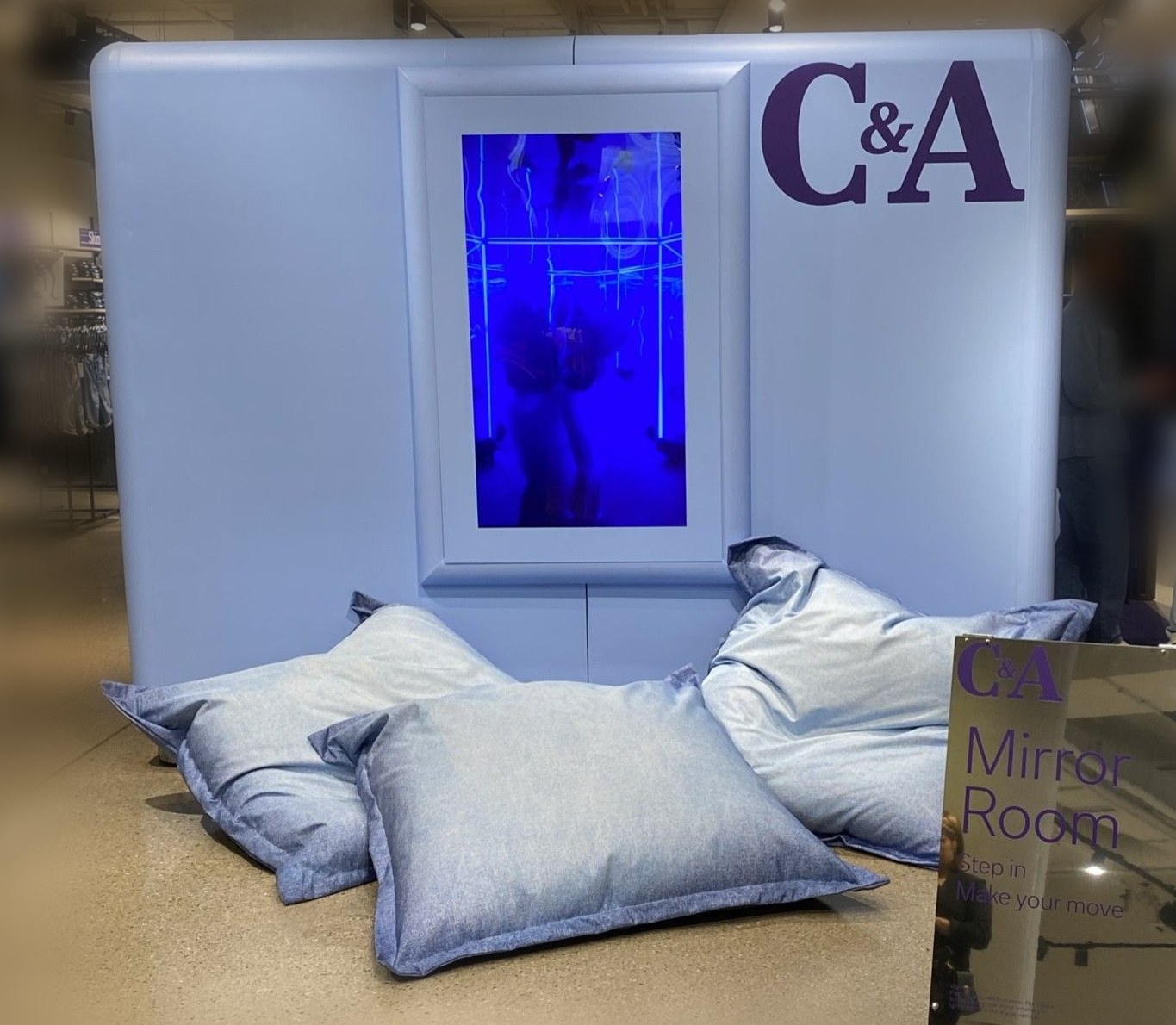 ca-mirror-room